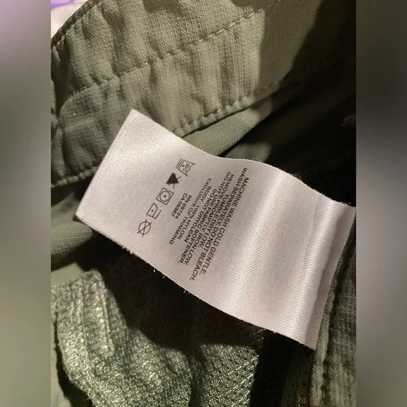 Columbia pants. Omni-wick. Sz 14 regular. Cargo packets. Lightweight. - Picture 3 of 8